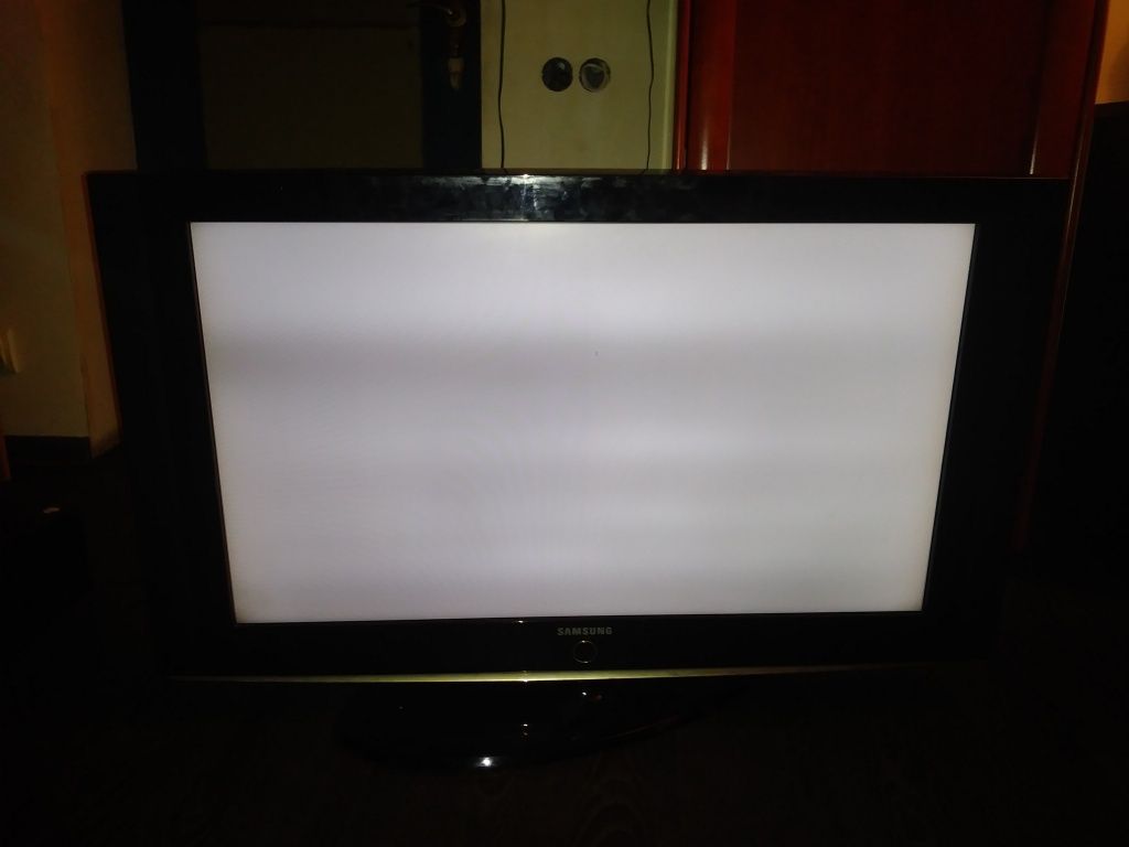 Telewizor Samsung 37", uszkodzony