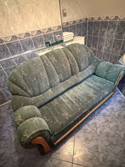 Oddam za darmo sofa rozkładana z pojemnikiem na posciel zielona