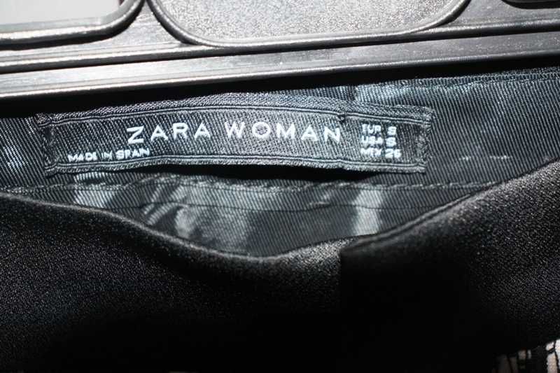 Calças pretas com salmão e com padrão que parece renda ZARA tamanho S