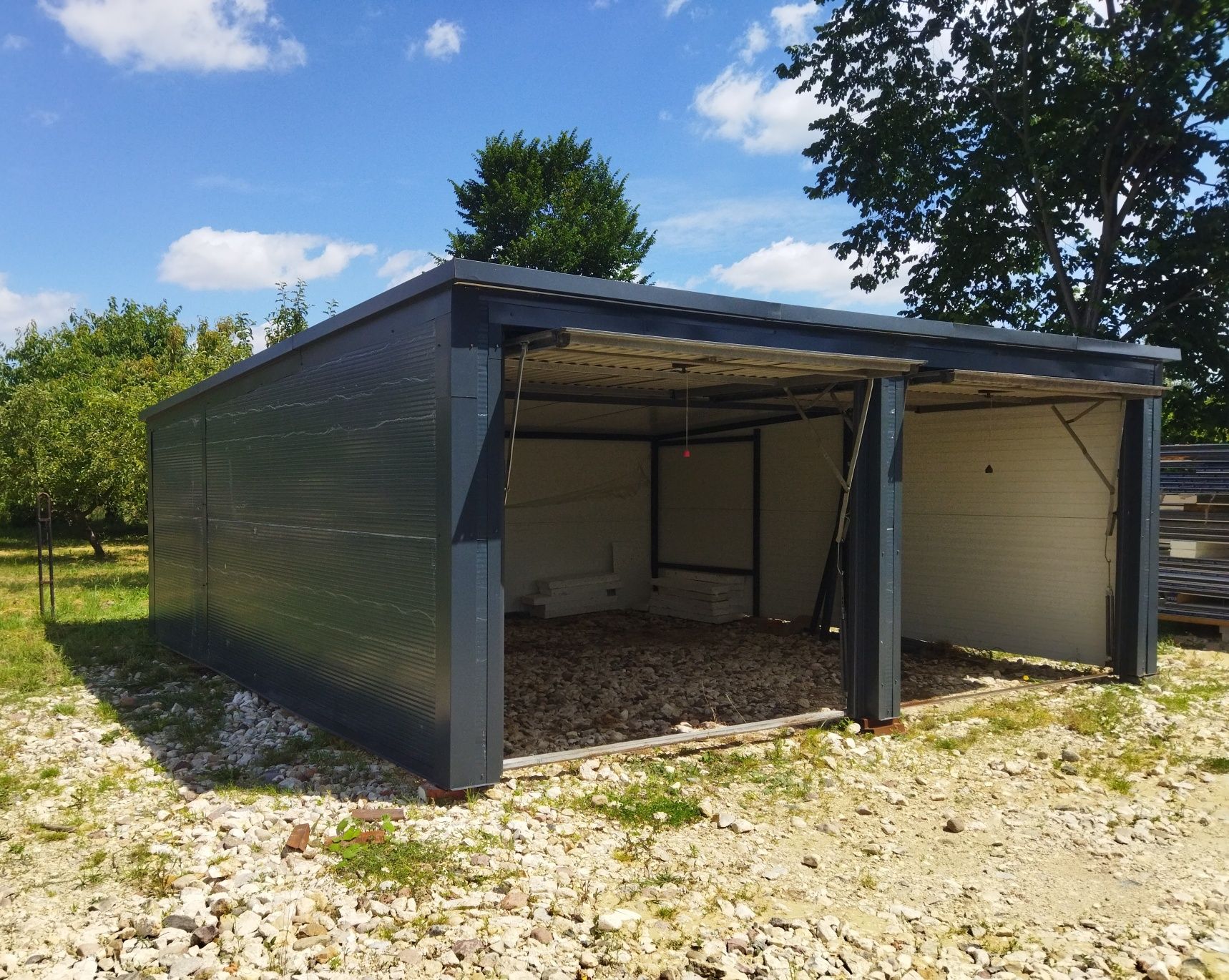 Garaż pomieszczenie gospodarcze ocieplane z płyt warstwowych 5,8x6m.