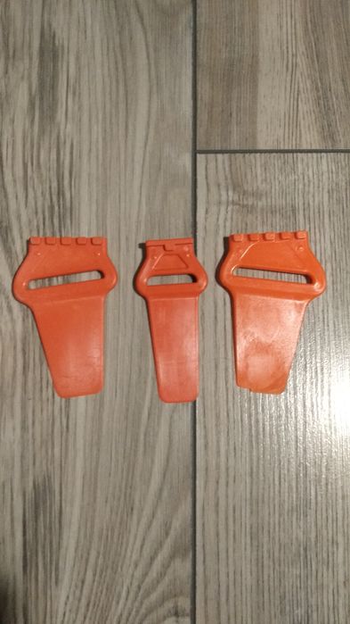 Nobile strap holders