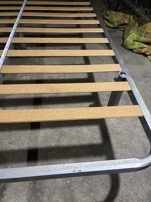 Base sommier de cama de casal metálica com ripas de madeira 1,60x2m