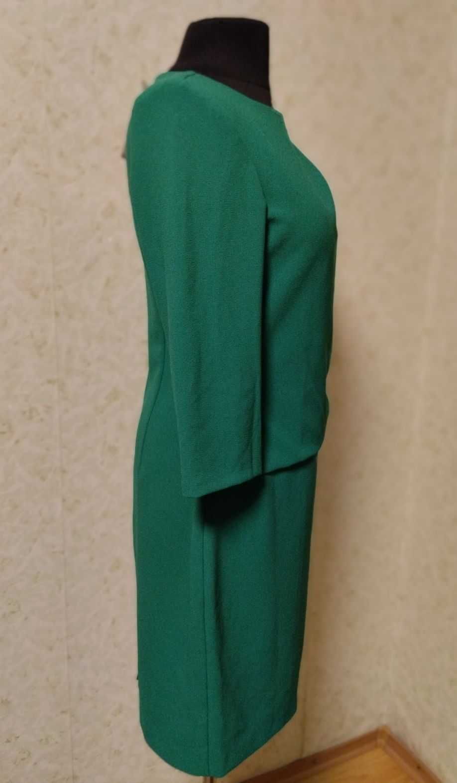 Жіноча сукня приталеного силуету