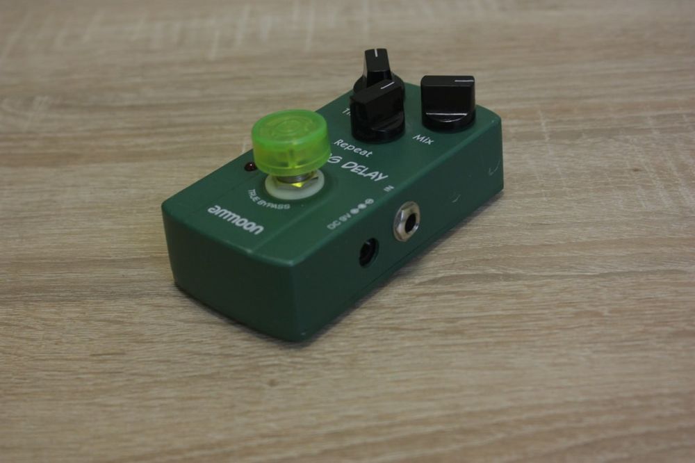 Педаль delay для электрогитары