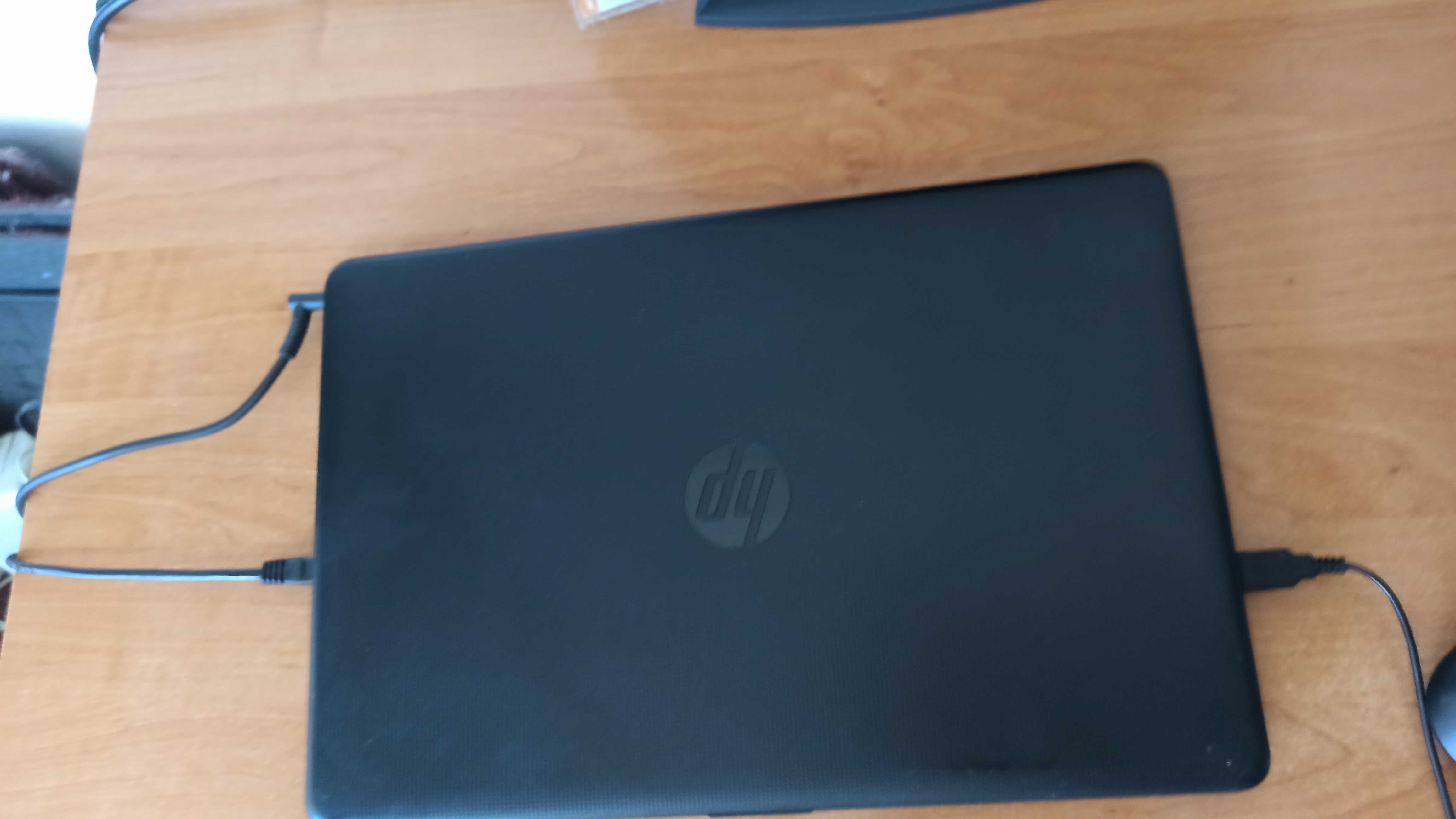 Laptop w bardzo dobrym stanie do pracy i zabawy.