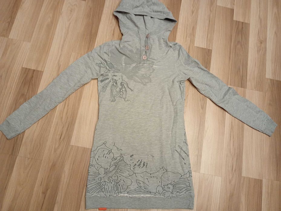 Szara bluza z kapturem