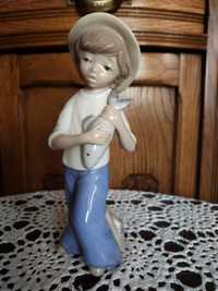 Stara CasAdes Kolekcjonerska Piekna Figurka Porcelanowa Chłopiec Ryba