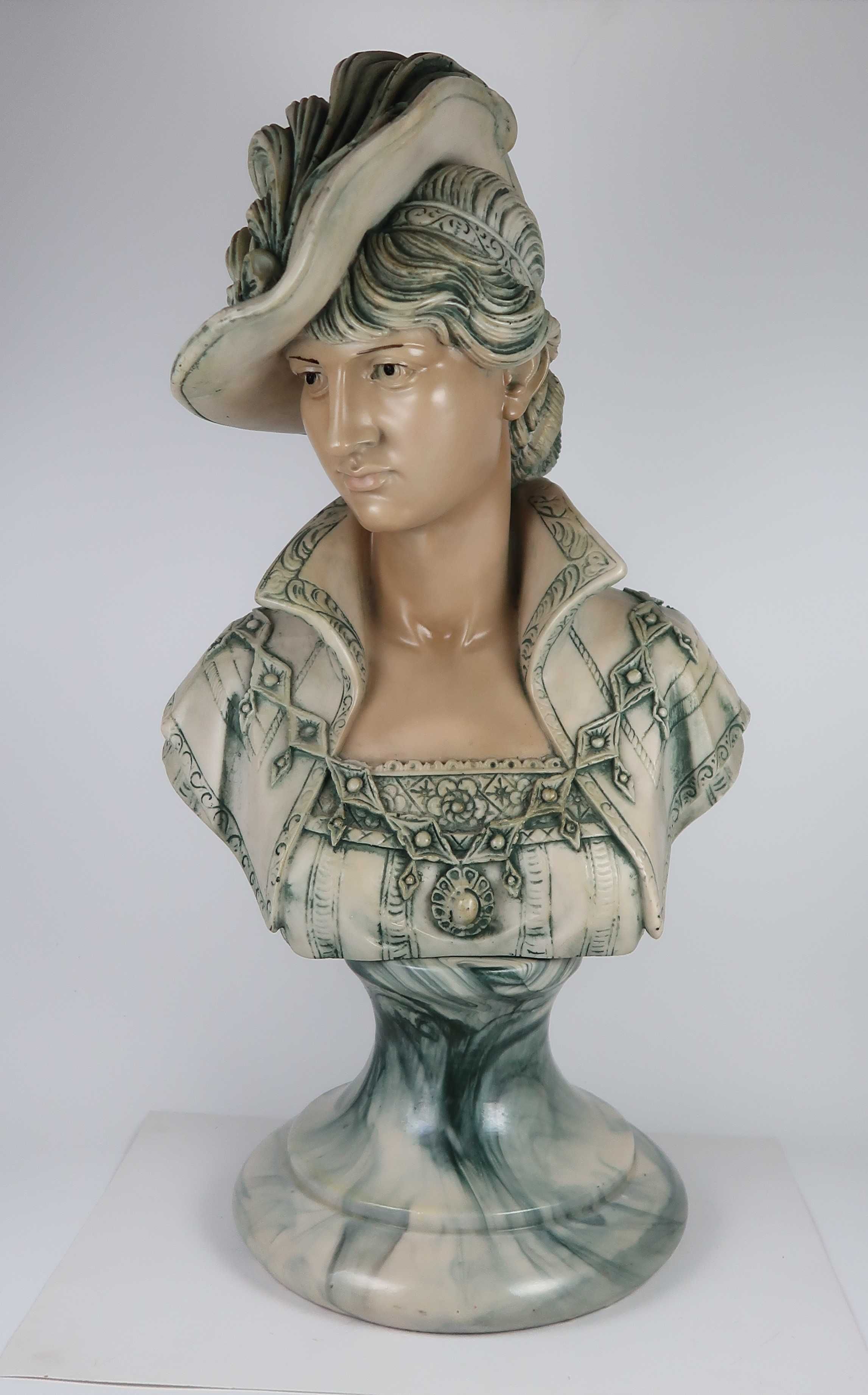 Busto de dama com chapéu