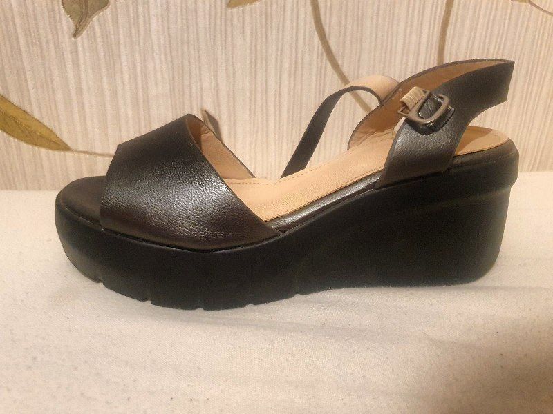 Босоножки на платформе 38р