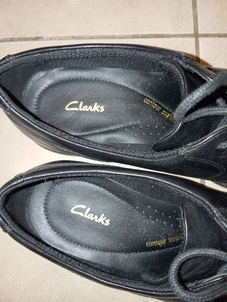 Кожанe чоловіче ( дитяче) взуття Clarks