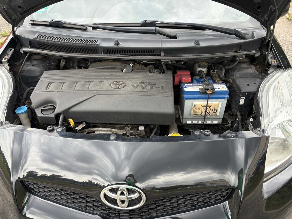 Toyota Yaris, 1,3 , mały przebieg 130 tyś km.  5-d, klima, 6 biegów