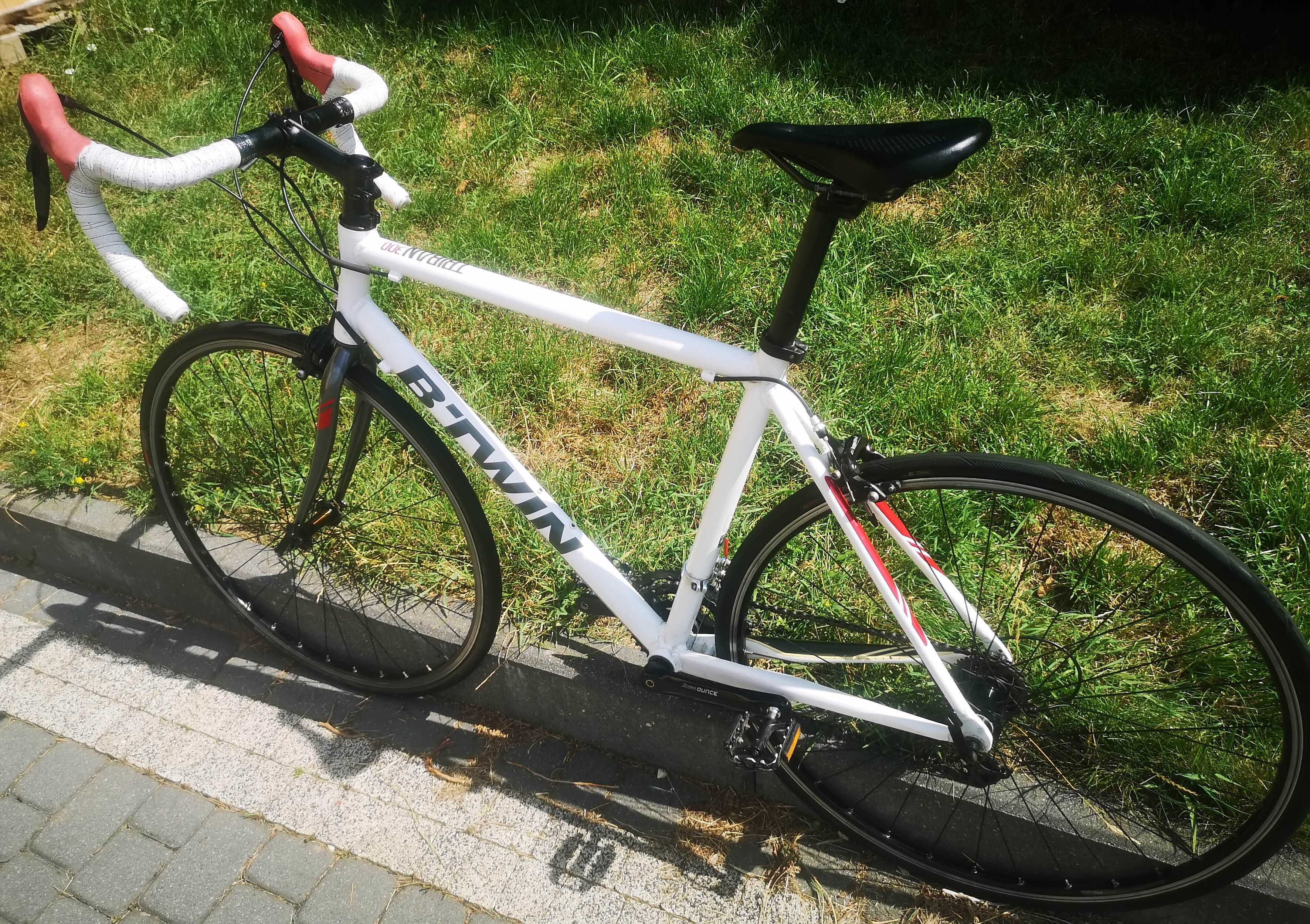 Duży rower szosowy kolarzówka Triban 3 Koła 28 jak nowy