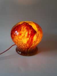 szklana lampa zrobiona z wazonu Ikora
