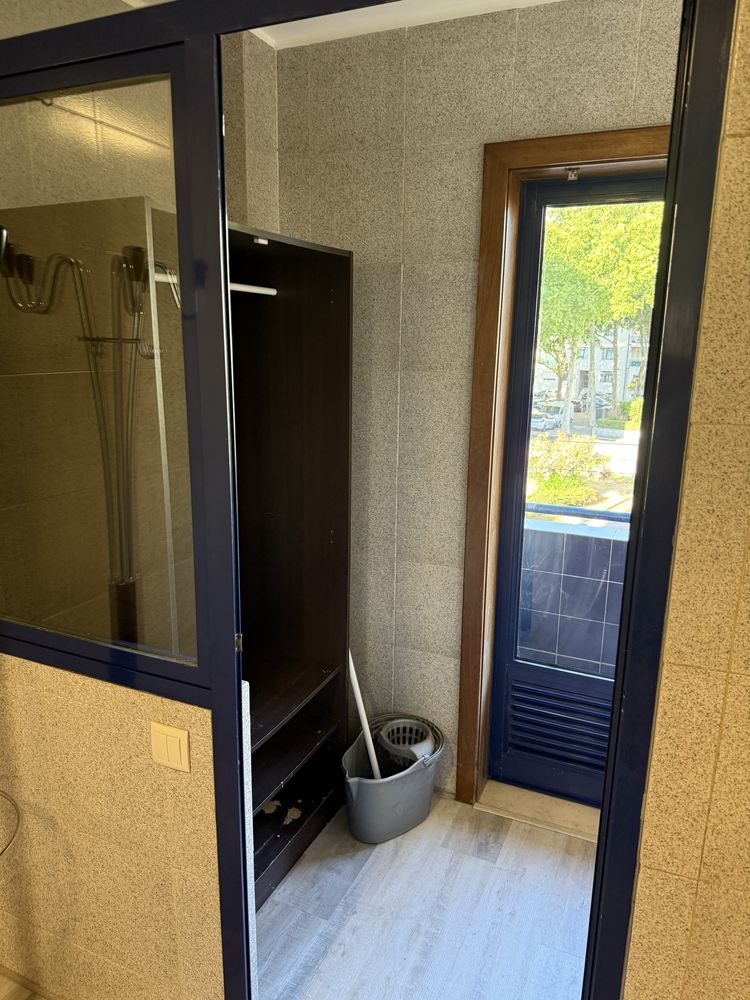 Apartamento T2 + 1 com 2 Lugares de garagem e arrumos