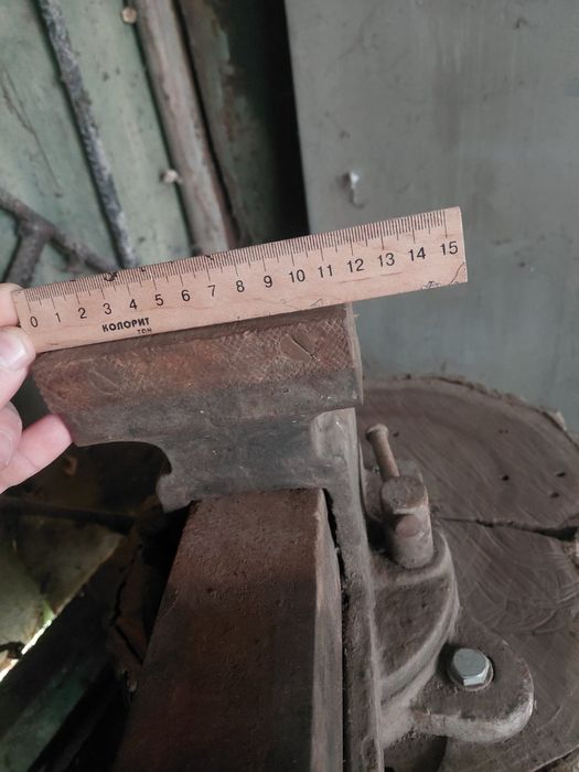 Тиски,продаються за 2500грн