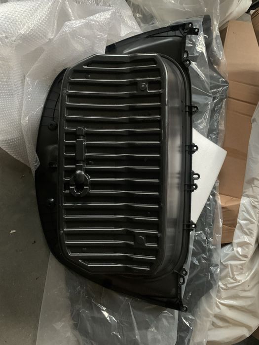 Корито  переднього багажника тесла у 20-23 рік Tesla