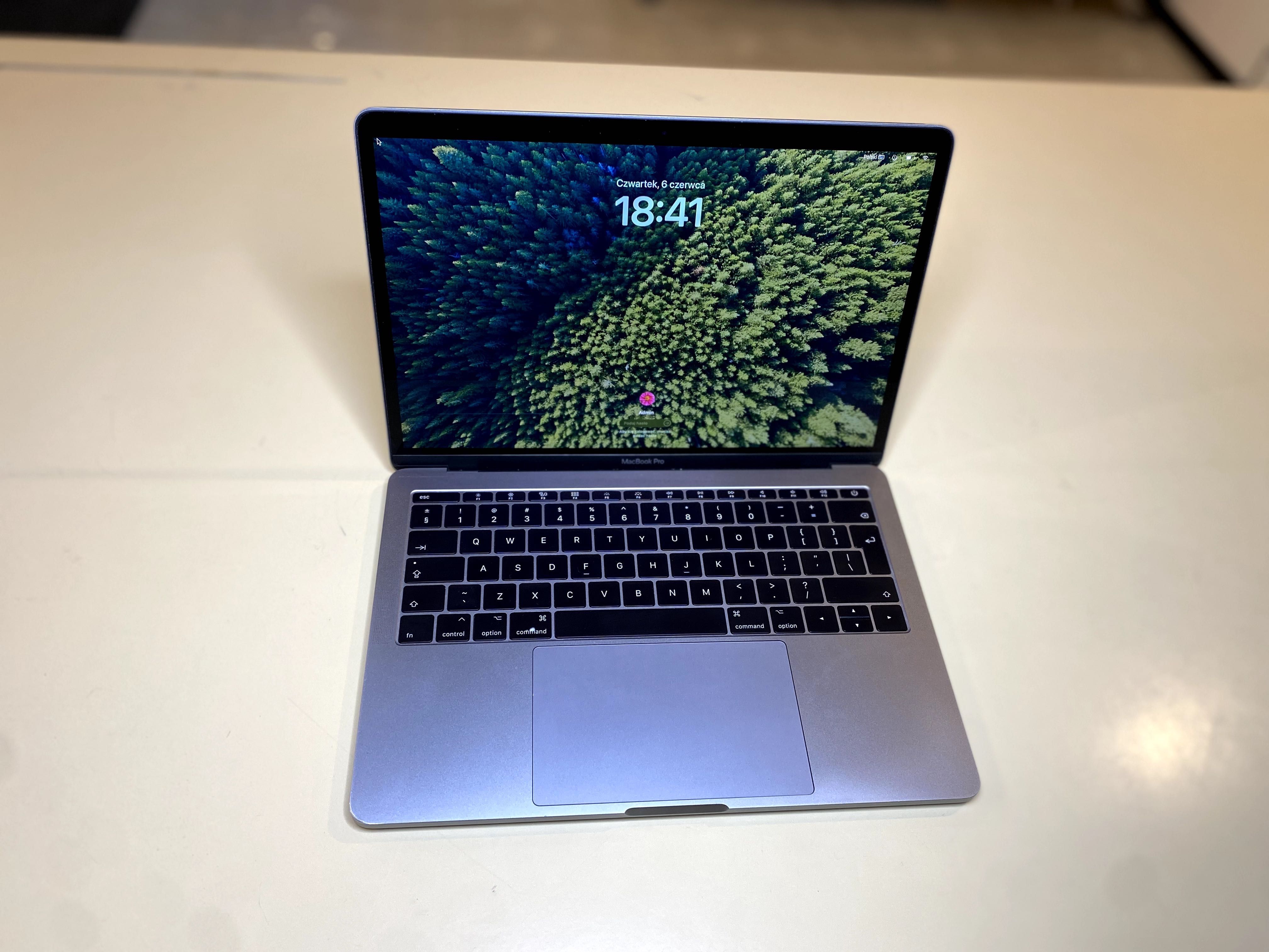 MacBook Pro 8GB 256SSD