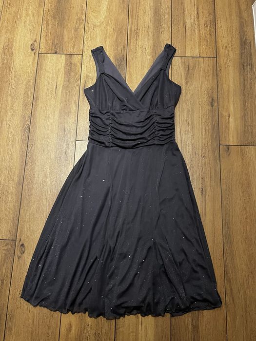 Sukienka na ramiączkach z dekoltem V brokatowa świecąca rozkloszowana