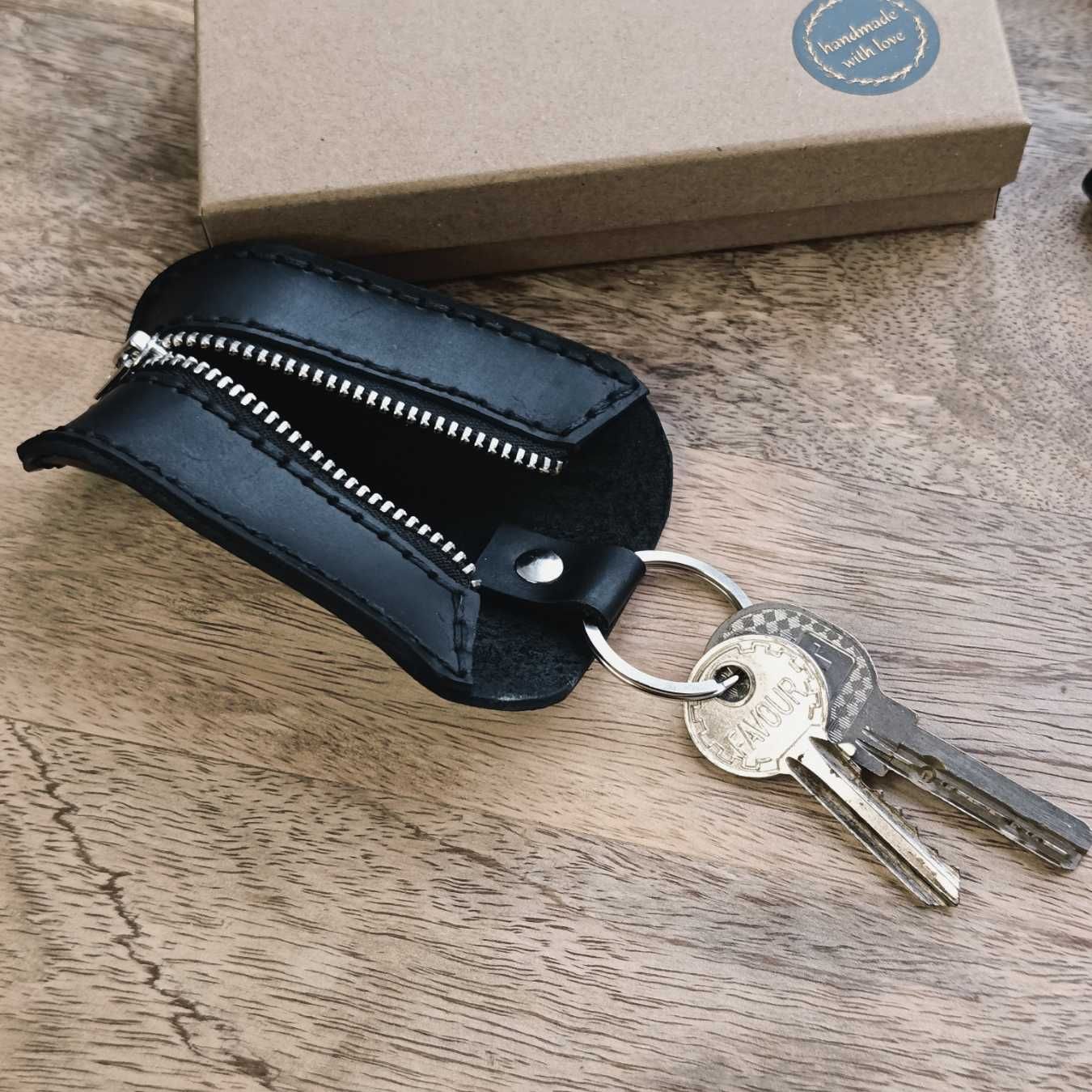 Personalizowane skórzane etui na klucze z grawerem imienia, inicjałów