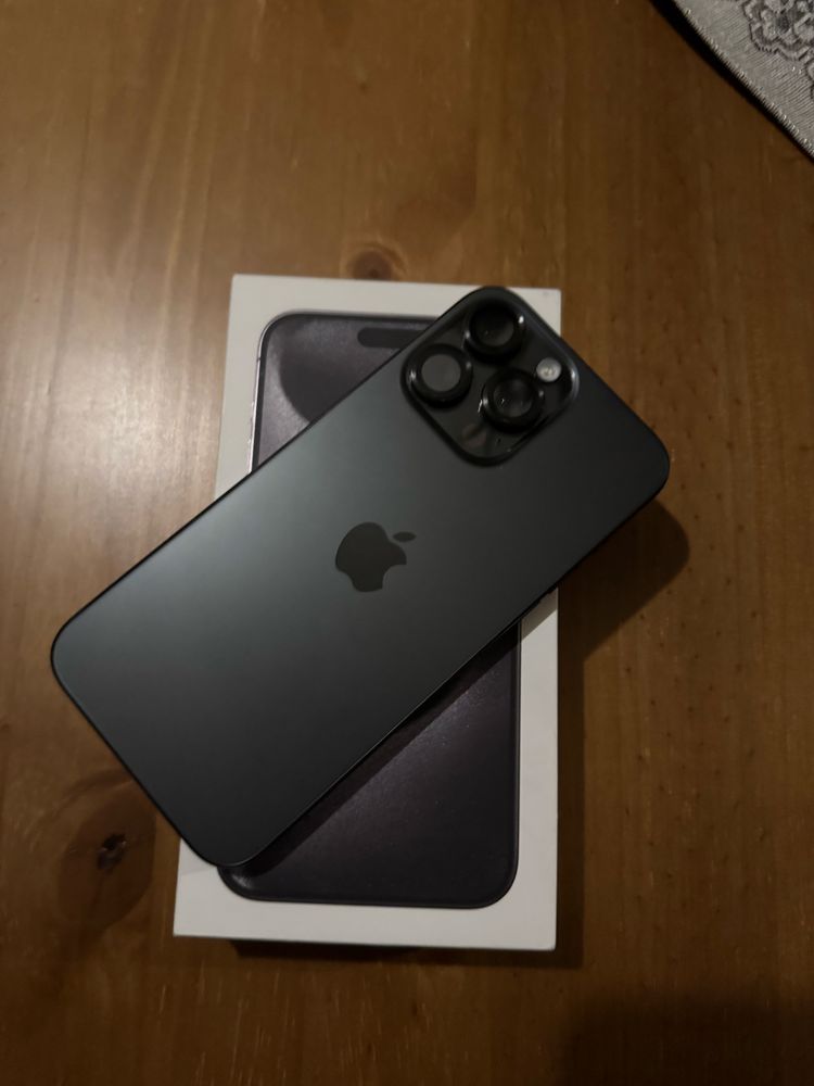 Iphone 15 pro max novo. Bateria a 100%. Com garantia