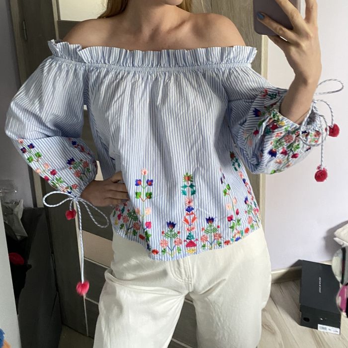 Bluzka hiszpanka S/36 Stradivarius niebieska biała w paski haftowana