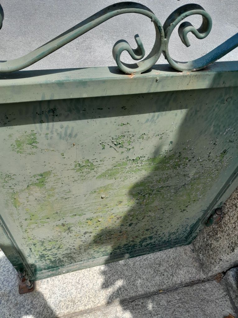 Vende-se portão em ferro