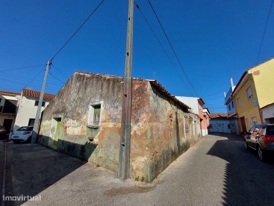 Adega para recuperar em A-Dos-Francos, Caldas da Rainha