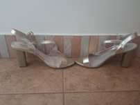 38 buty na obcasie