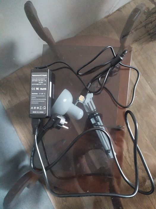 Нова зарядка на ноутбук