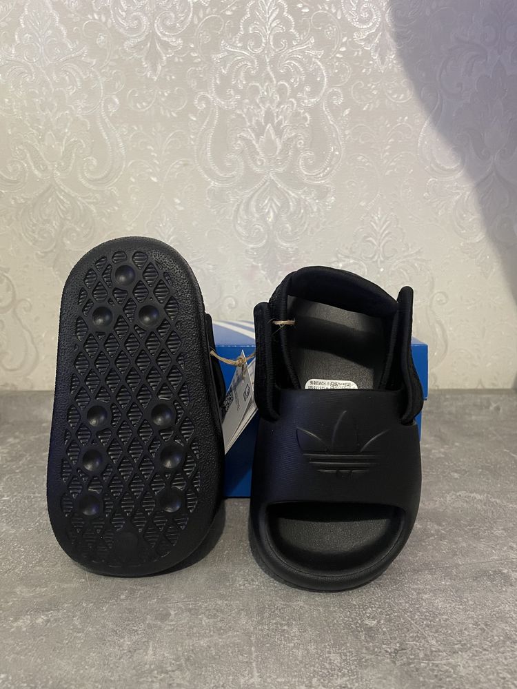 Дитячі босоніжки  Adidas