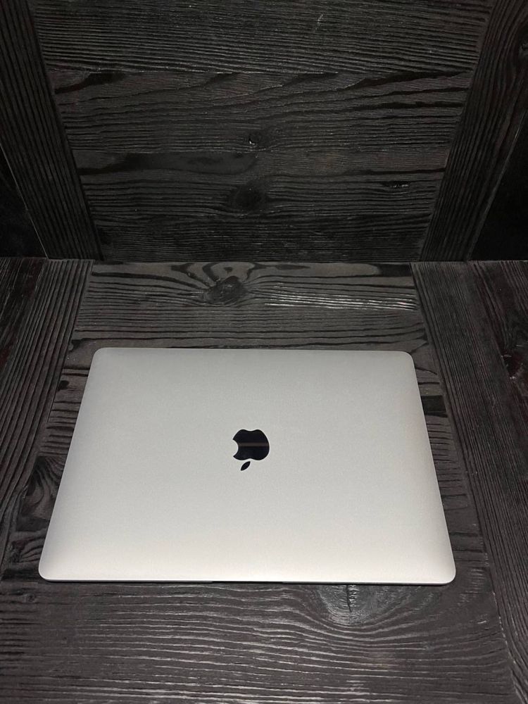 MacBook Air 13’ 2018 intelcore i5, 8gb, 128ssd