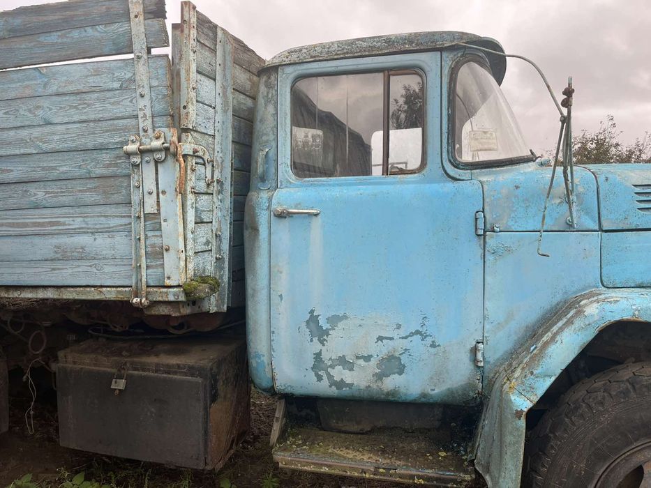 Автомобіль зіл 130