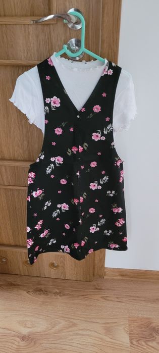 Sukienka na szelkach