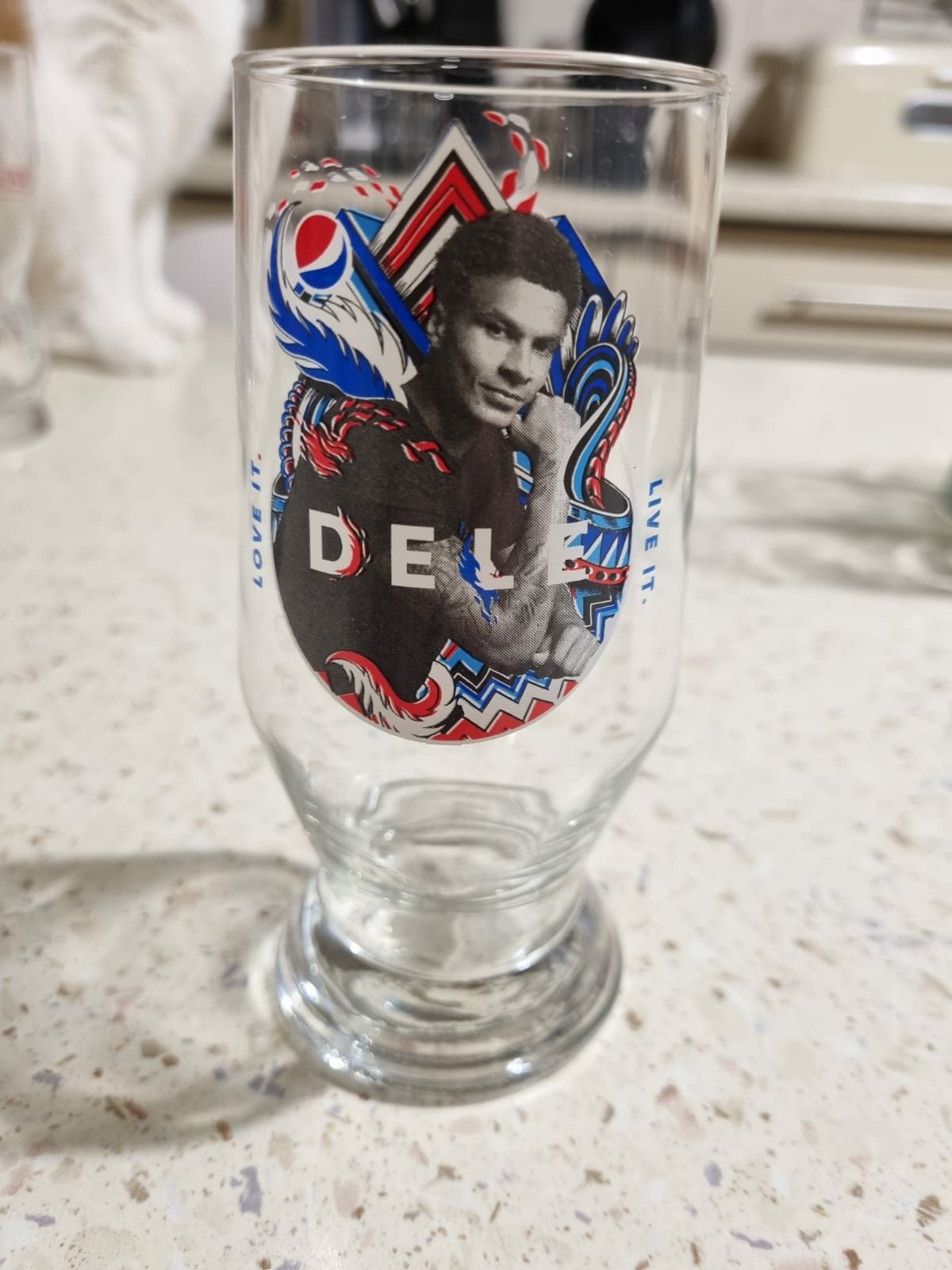 Szklanka pepsi Dele