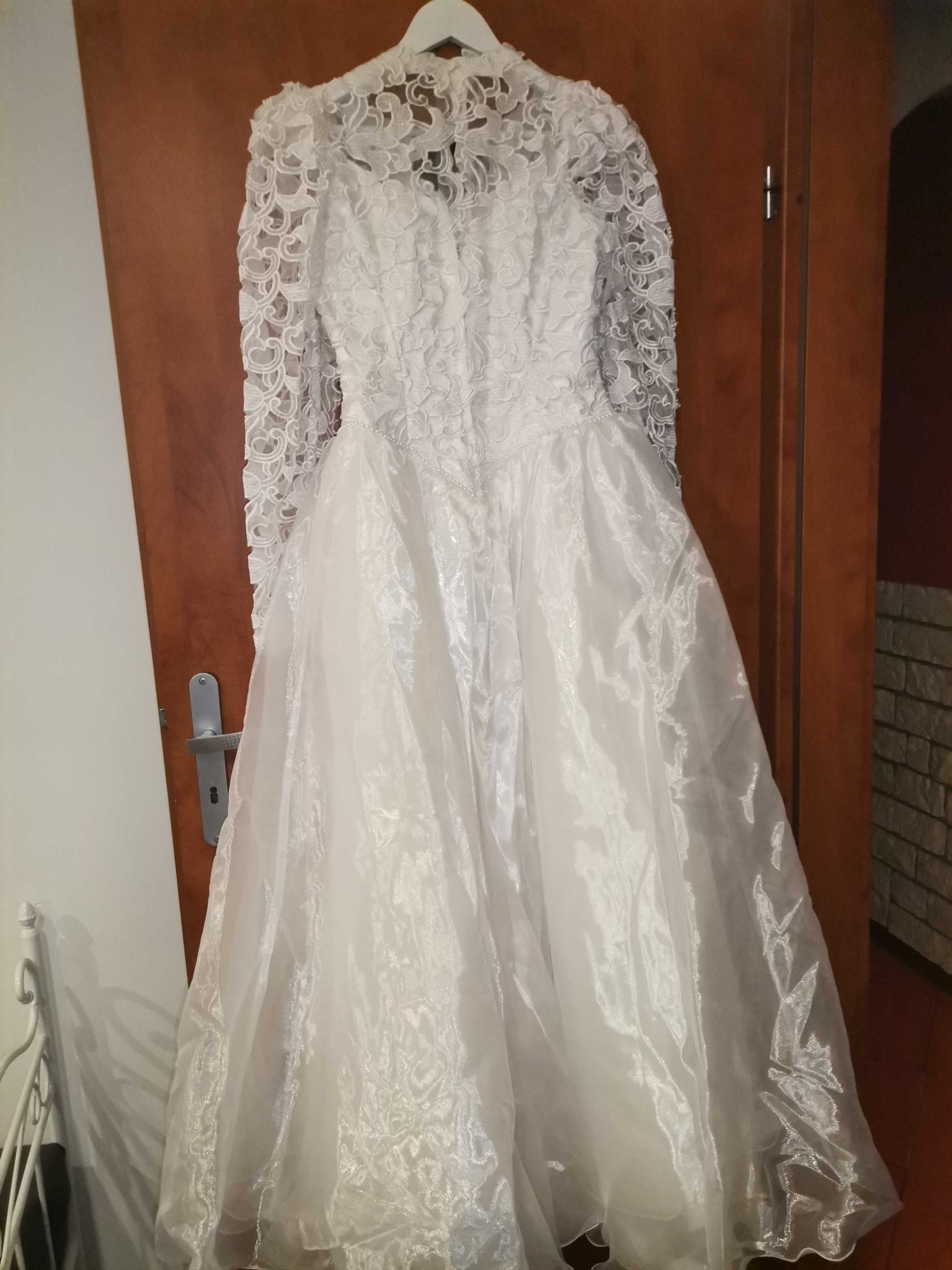 Suknia ślubna koronkowa błyszcząca