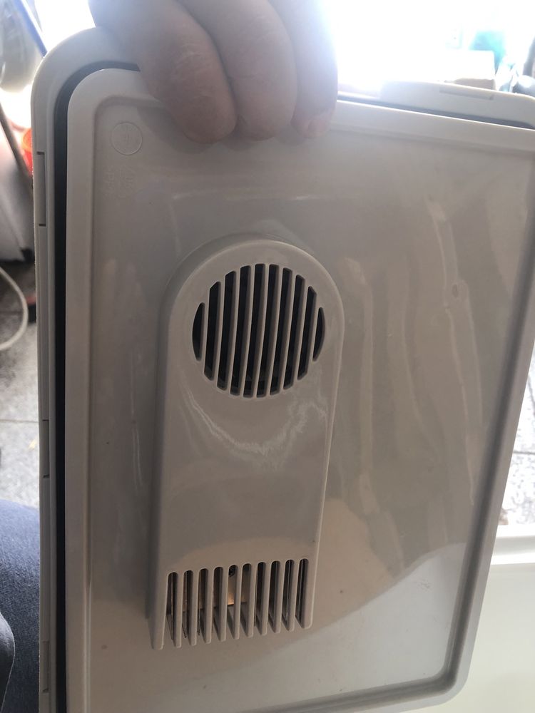 Geleira eletrica carro/ electicidade quente/frio