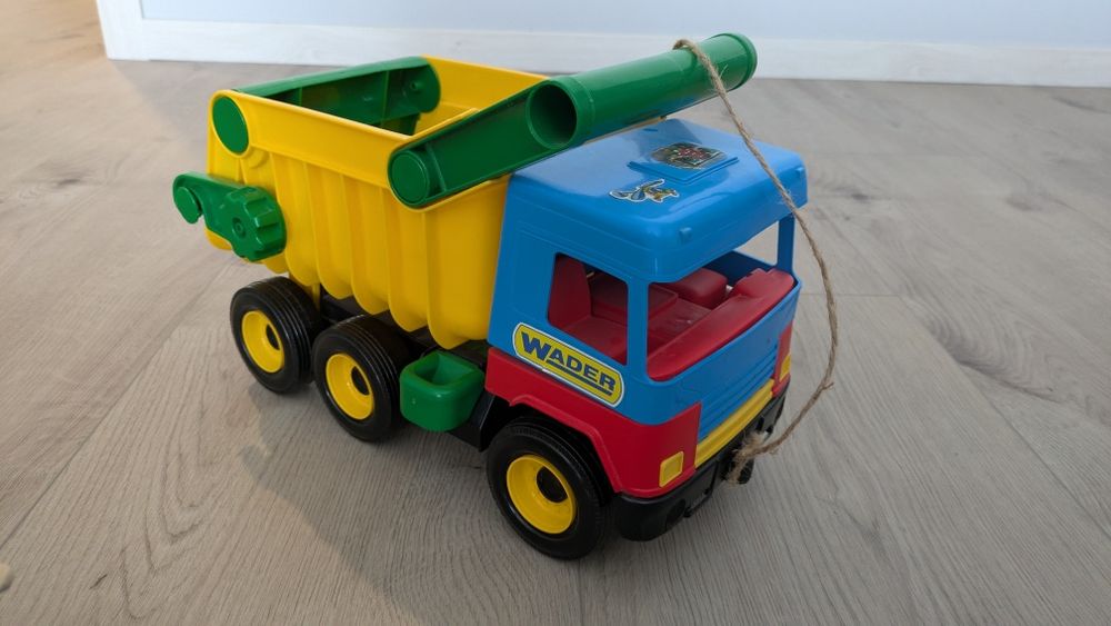 Набір іграшок:великі та маленькі машини, набори лікаря та інструментів