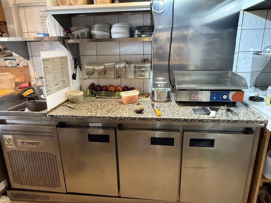 Bancada refrigerada tampo pedra para pizzas