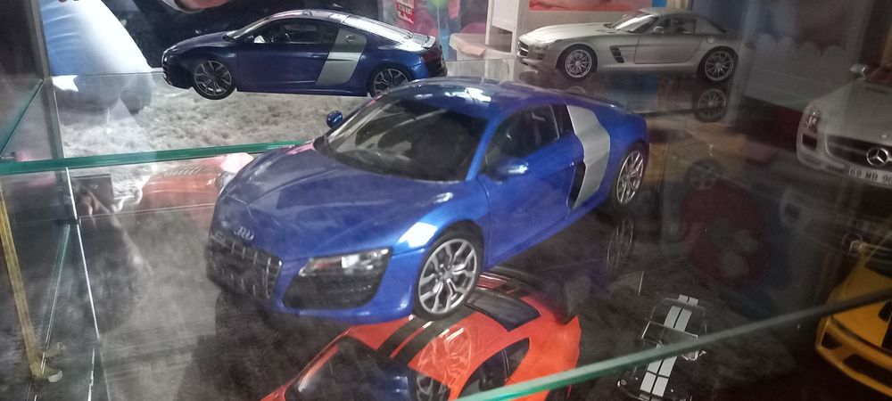 Audi R8 Escala 1/18 kyosho