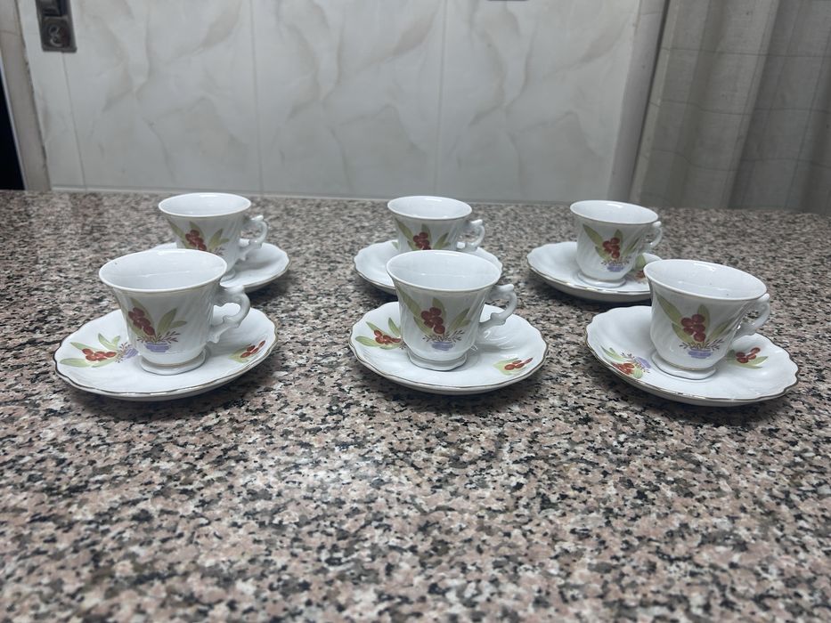 Conjunto 6 Chavenas com pires porcelana floral com bagas