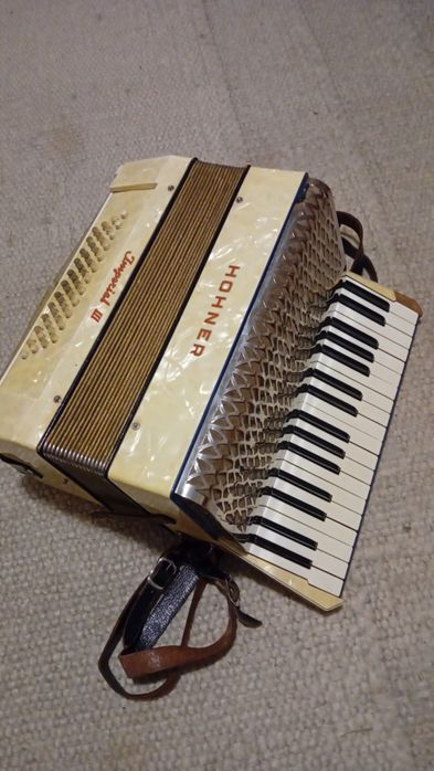 Hohner Imperial lll