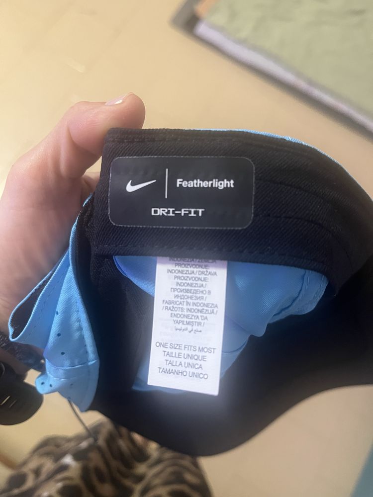 Продам кепка NIKE DRI-FIT Featherlight