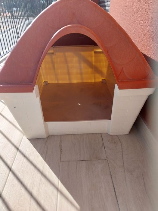Casa para cão em resina