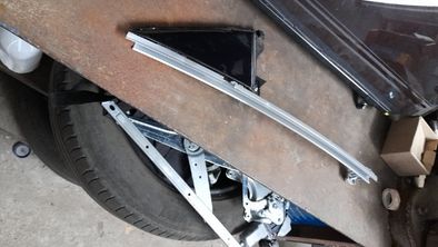 Уплотнители, молдинги,  и др запч. зад лев двери Lexus RX350 2009-15