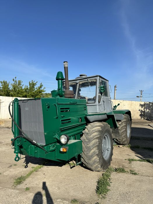 Трактор Т-150 в рабочем,
