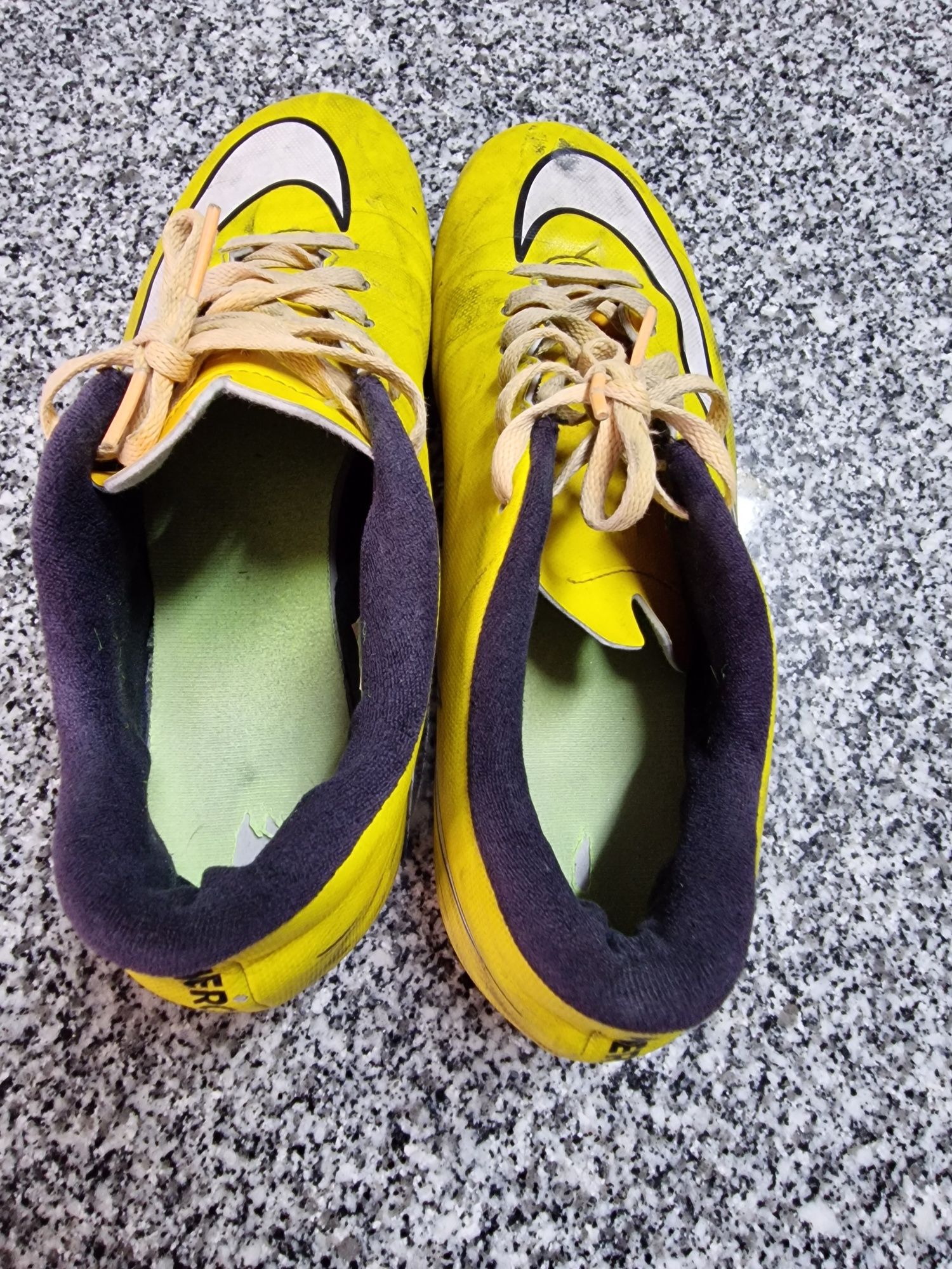 Nike mercurial tamanho 43
