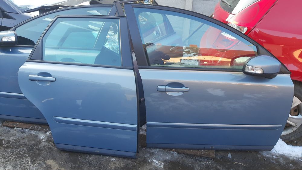 Lak. 479-16 drzwi prawe kompletne Volvo V50