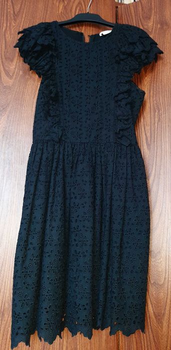 Чёрное кружевное коктейльное платье "H&M".