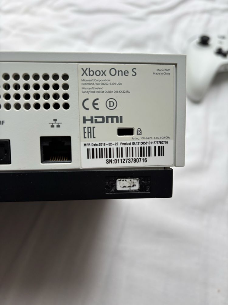 Xbox One S 1tb + pad+gra!