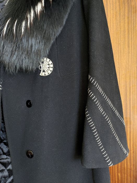 Пальто жіноче чорне з хутром